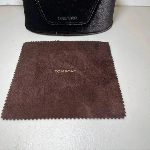 TOM FORD Sunglasses Case Velvet Clam Shell Magnetic Close Black with cloth - Picture 3 of 6